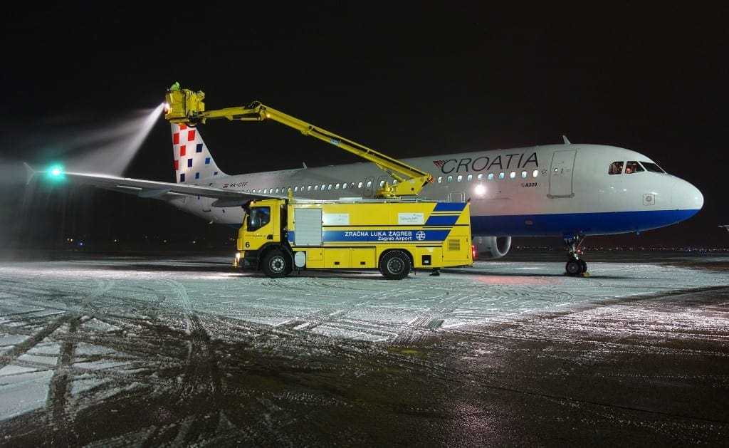De-icing_Croatia_Airlines