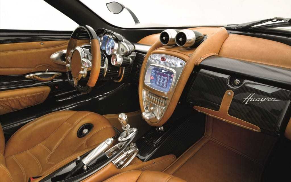 2011-pagani-huayra-010
