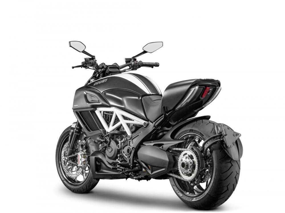 2015-ducati-diavel 5