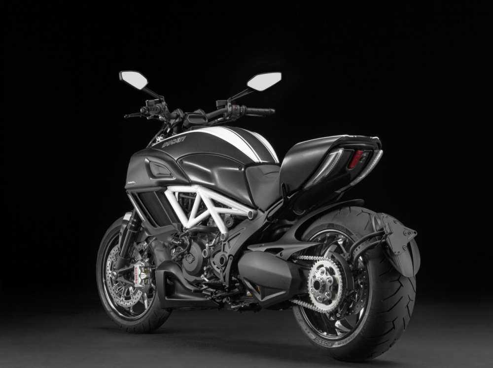 2015-ducati-diavel