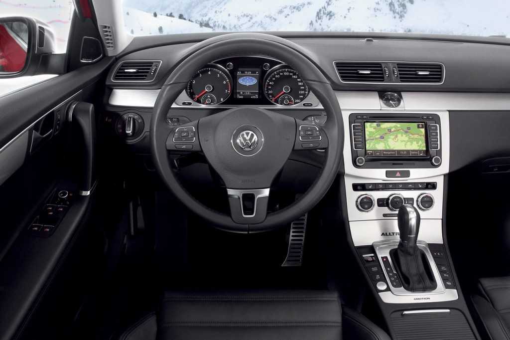 2015-Volkswagen-Golf-Alltrack 2