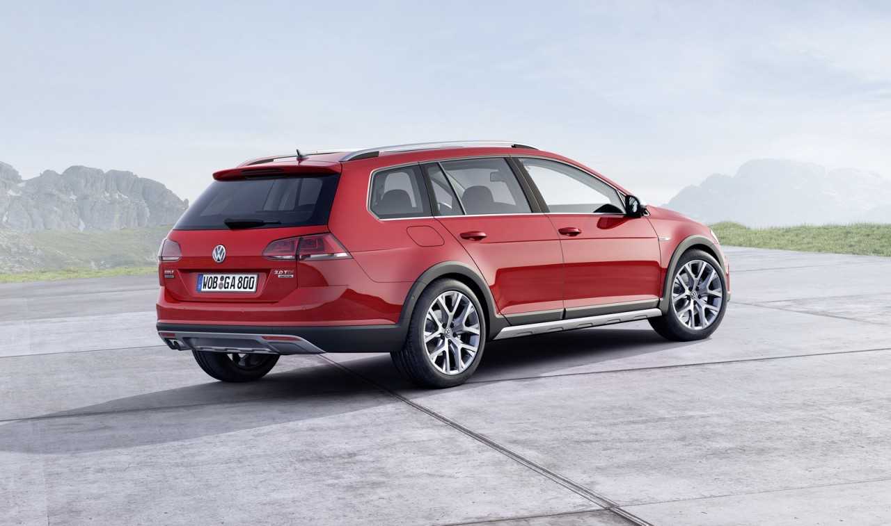 2015-Volkswagen-Golf-Alltrack 3