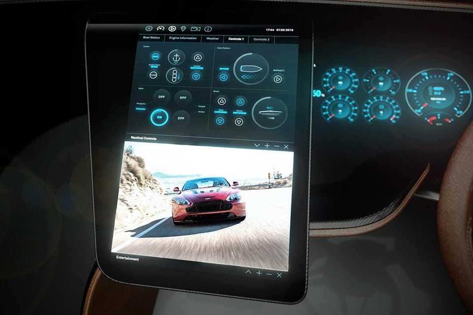 aston-martin-powerboat-3