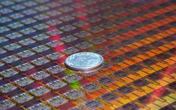 Την εταιρία ασύρματων τσιπ Infineon αγοράζει για $1.4 δισεκατομμύρια η Intel…