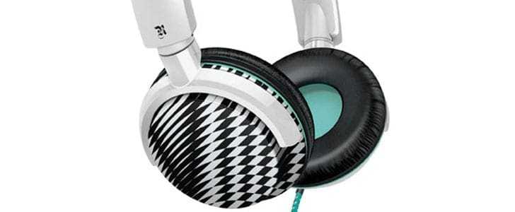 Οι συνεργασίες μόδα + tech δίνουν και παίρνουν… Ακουστικά με πινελιά O’Neill