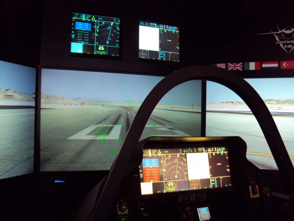 Αποκλειστικό: το Gadgetfreak ‘μέσα’ στο απόλυτο… gadget εναέριας μάχης: τον επίσημο εξομοιωτή δοκιμών του JSF…