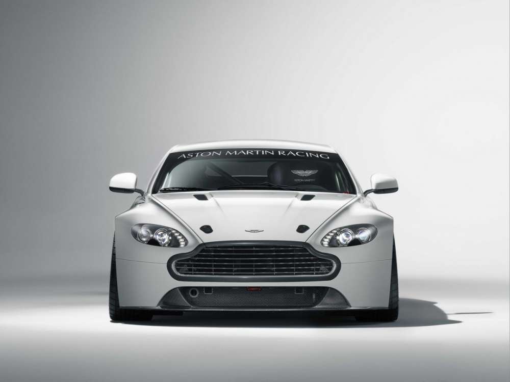Aston Martin: η αναβαθμισμένη 2011 Vantage GT4 στην αφετηρία…