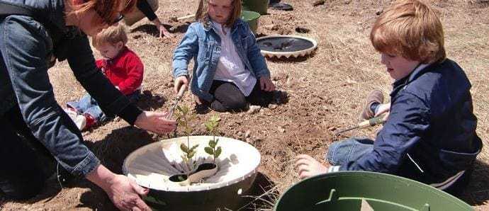 Ονομάζεται Groasis Waterboxx και είναι μια πανέμορφη ιδέα…