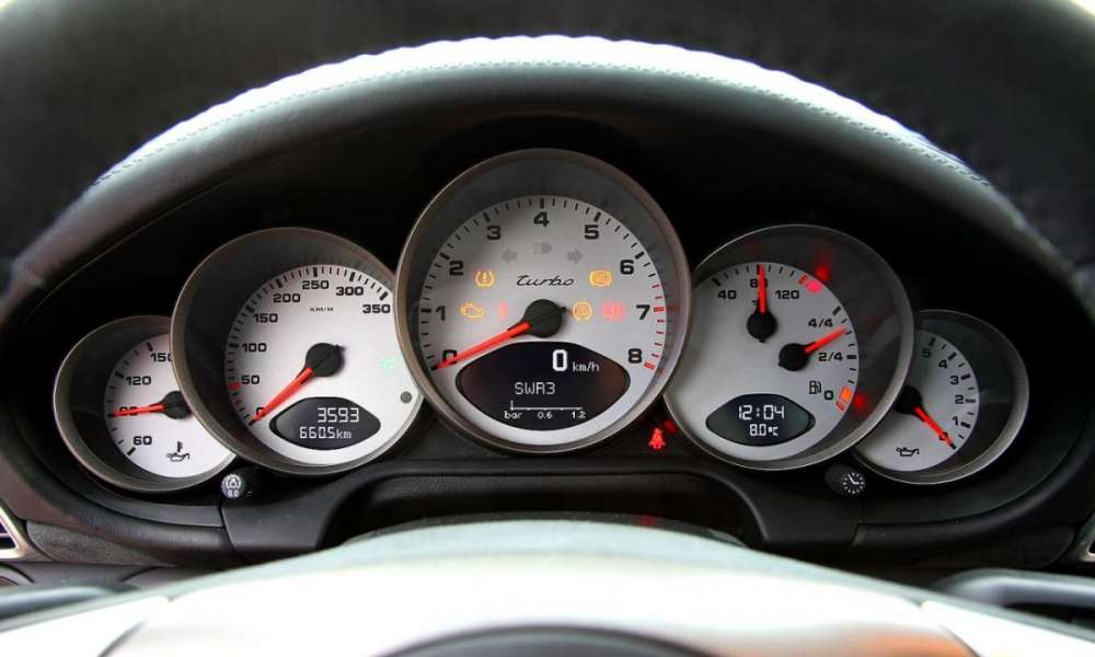 Μια Lamborghini Gallardo Superleggera έχει πάρει στο κυνήγι μια Porsche 911 GT3 στους δρόμους του Παρισιού…