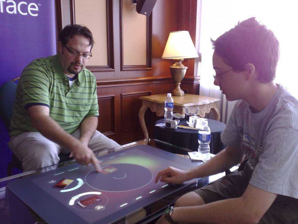 Microsoft Surface 2.0: το τραπέζι της απόλυτης ηλεκτρονικής ‘επαφής’…