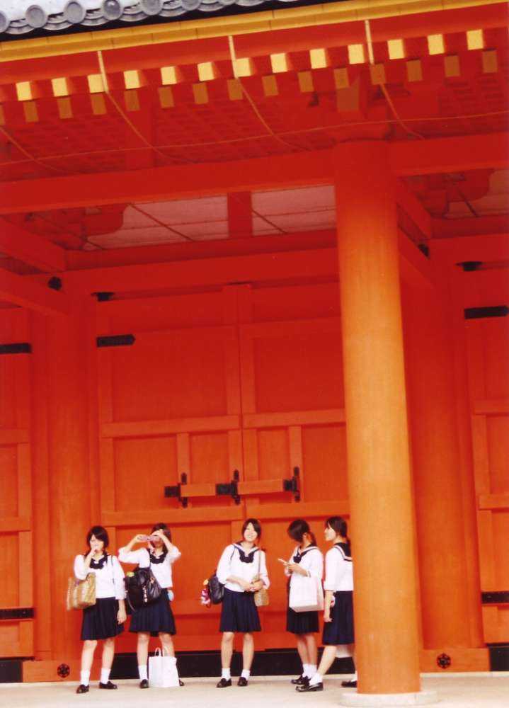 Η νέα τάση: δυνατές SLR κάμερες για τα… κορίτσια!