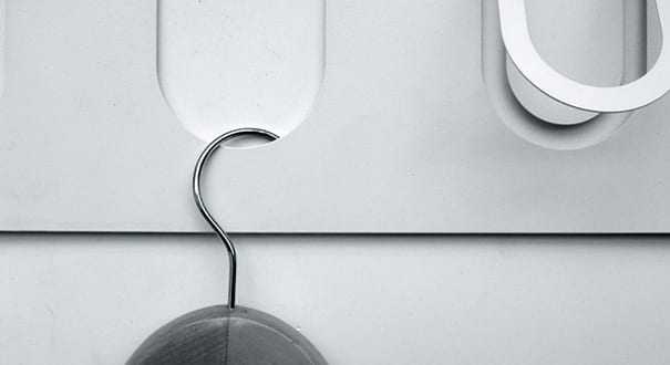 Μια πολυχρηστική κρεμάστρα από ένα κομμάτι… μέταλλο!