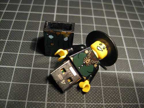 Ε, ναι, τα επίσημα Lego USB διαθέσιμα…