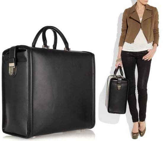 Η κυρία Victoria Beckham προτείνει την τσάντα ταξιδίου για jet-setting fashionistas…