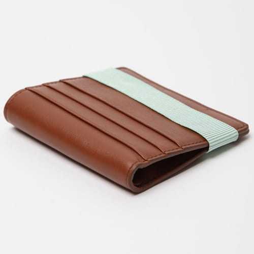 Raf Simons Leather: ένα κομψό πορτοφόλι για κάρτες…