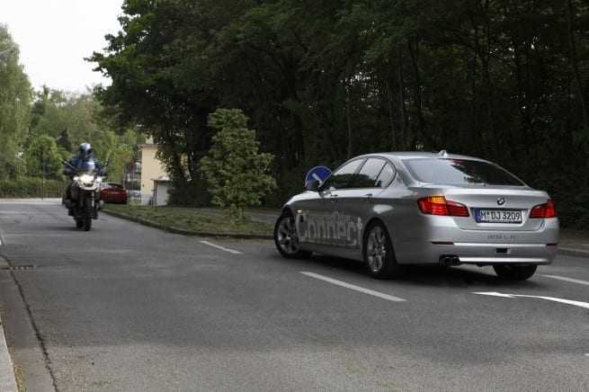 Σύστημα προειδοποίησης για αποφυγή ατυχημάτων από ‘αριστερά’ – ιδέα από τη BMW…