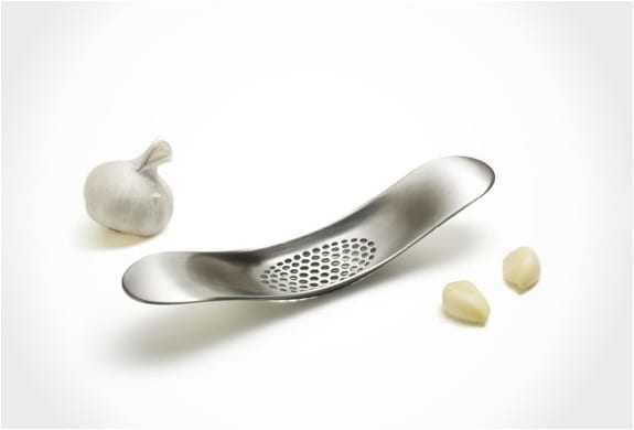 Oker Garlic Crusher – του Josheph Joseph