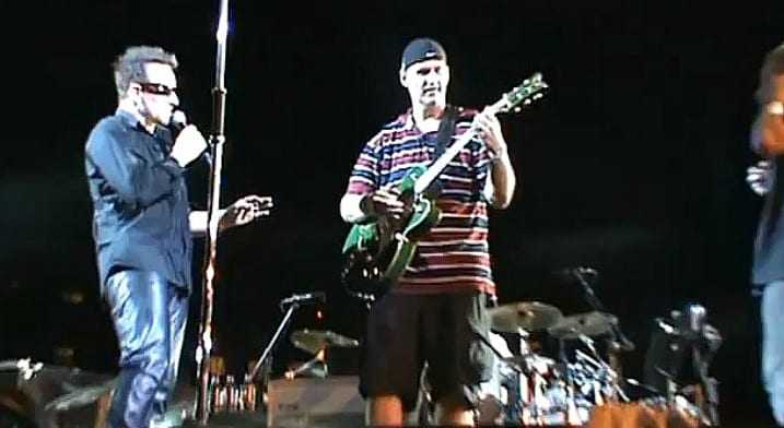 Ο Bono με quest ένα άτομο χωρίς όραση – συγκλονιστικό…