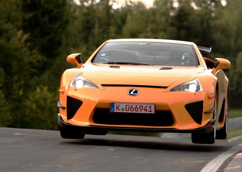 H Lexus και ο γρήγορος γύρος στο Nordschleife με LFA παραγωγής…