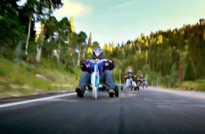 Στην κατηφόρα με ένα τρίκυκλο…