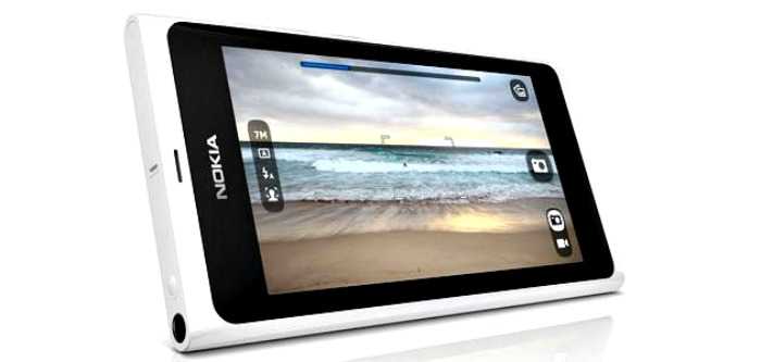 Και ένα λευκό Nokia N9…