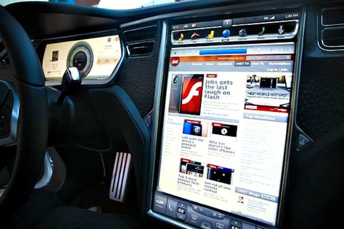 Η Tesla παρουσίαζει ένα futuristic ταμπλό…