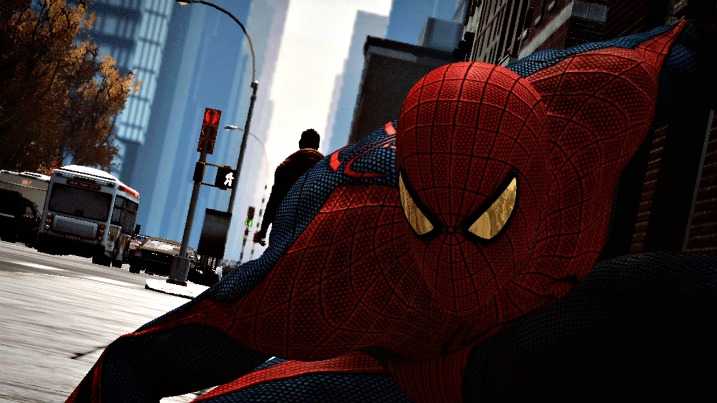 Ο ‘Amazing Spider-Man’ Vs τεράστιας ρομποαράχνης…