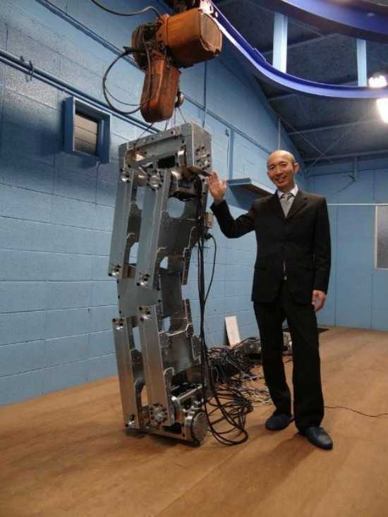 Ετοιμάζεται – ένα ρομπότ 4 μέτρων…