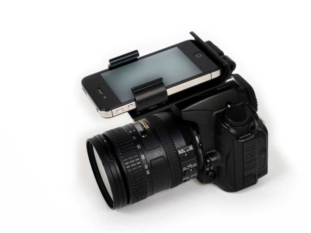 Flash Dock – ‘κουμπώνει’ το iPhone σε DSLR…
