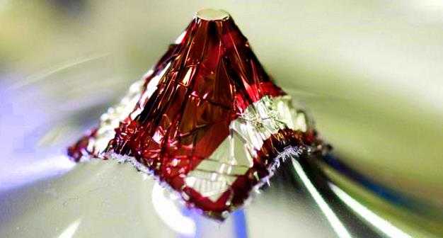 Επιστήμονες ετοίμασαν ηλιακές κυψέλες λεπτές σαν τον ιστό της αράχνης…