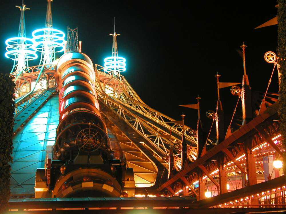 Μέσα στο Space Mountain…