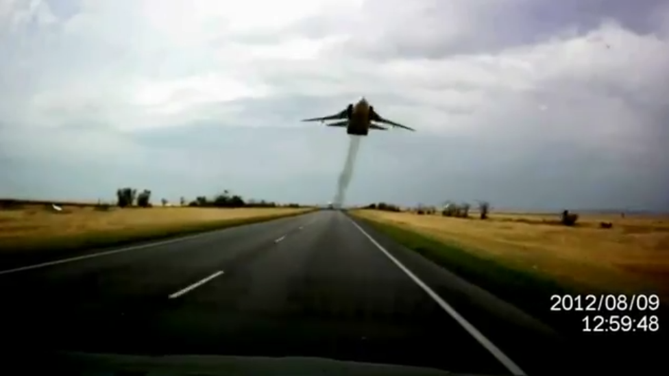 Ti γίνεται όταν ένα ρωσικό μαχητικό σε… προσπερνά;!