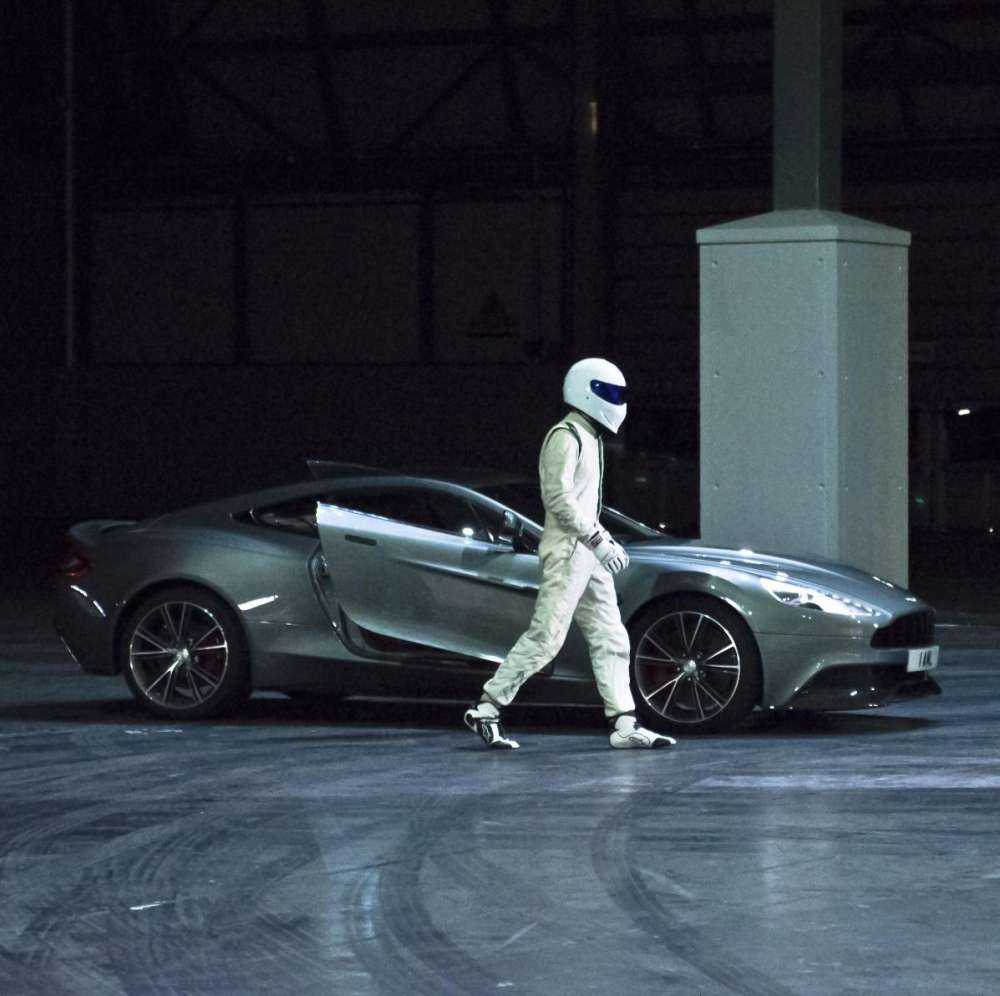 Η νέα Vanquish στο δρόμο…