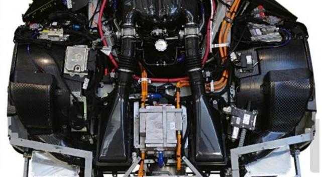 Μια ματιά κάτω από το καπό του διαδόχου της Enzo…