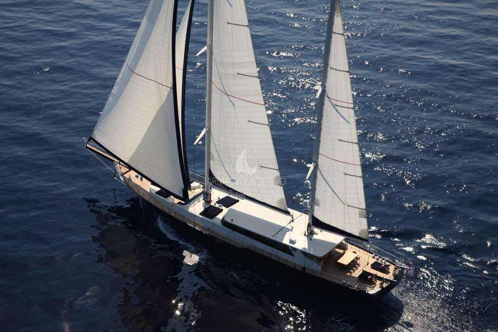 Regina – το σκάφος του 007 πωλείται…