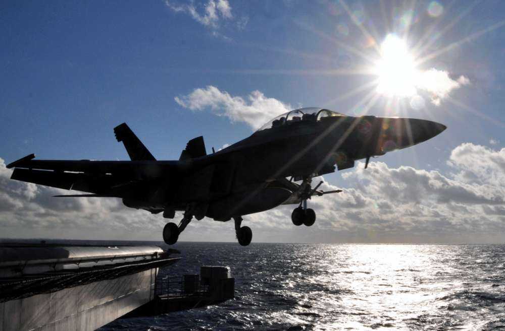 Δώδεκα λεπτά σε ένα F/A-18F Super Horne – με HD εικόνα!