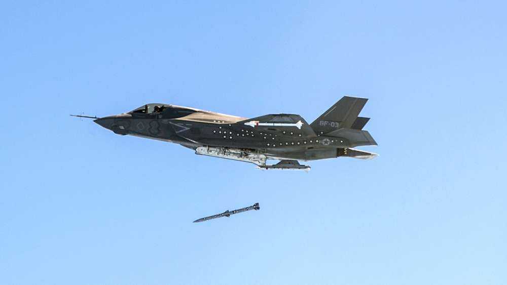 F-35B – πρώτη βολή πυραύλου AIM-120…