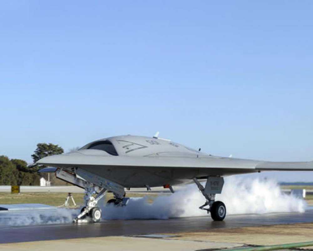 To ρομποτικό X-47B ετοιμάζεται για τα αεροπλανοφόρα…