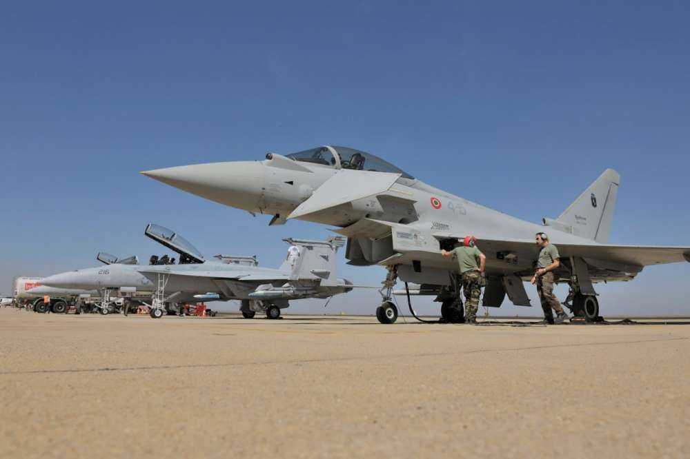 Απίστευτο – ένα Typhoon ‘ξυρίζει’ το κοινό!