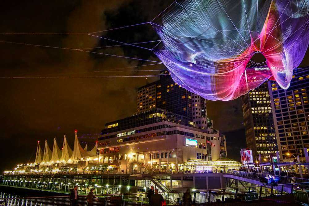 Hi tech τέχνη – Το εντυπωσιακό Google Chrome Textile Sculpture