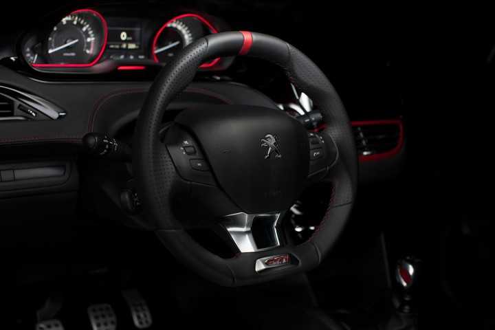 03-Peugeot-208-GTi-Steering-Wheel-720x480