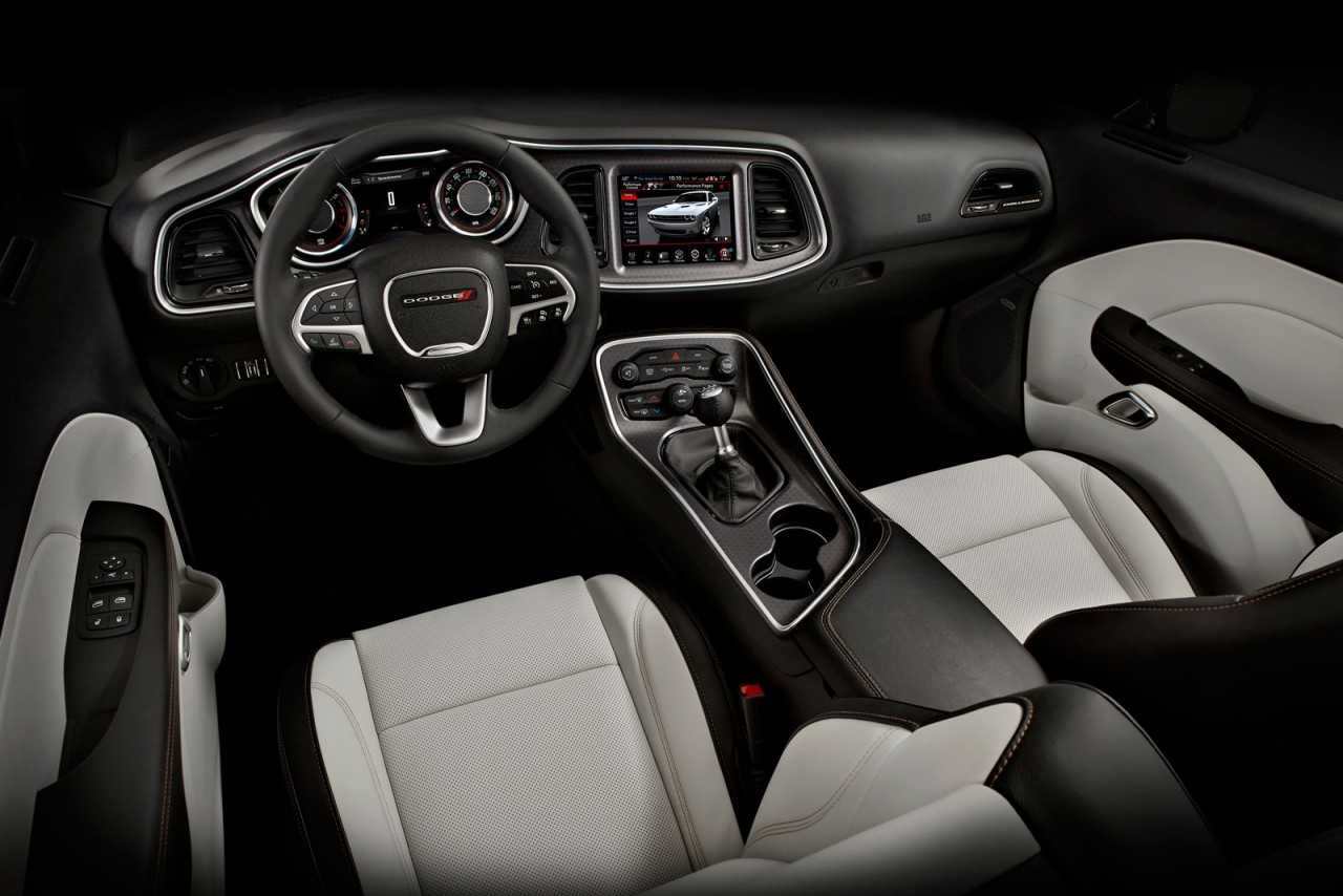 2015-Dodge-Challenger-Interior-01