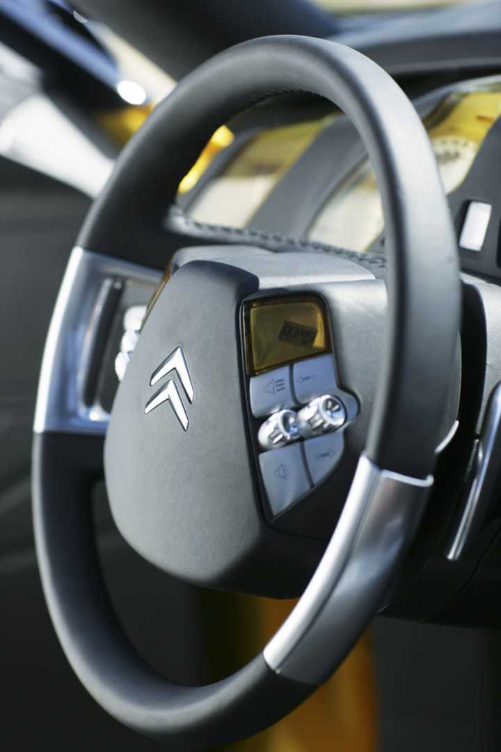 Citroen-C-SportLounge-Concept-Steering-Wheel-720x1080