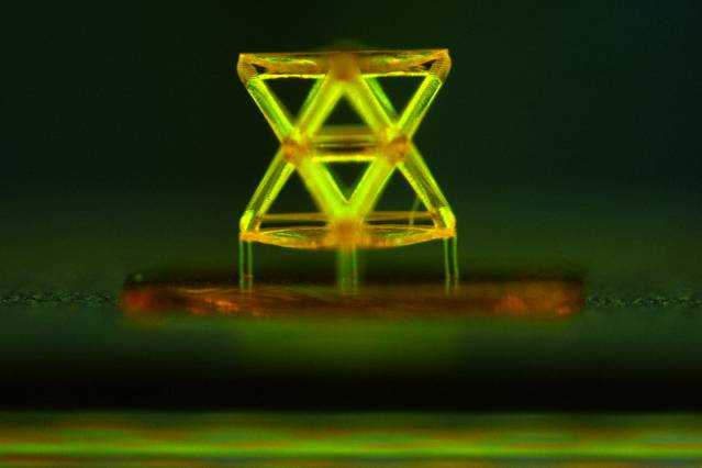 Αυτό το 3D υλικό αντέχει 160,000 φορές το βάρος του…