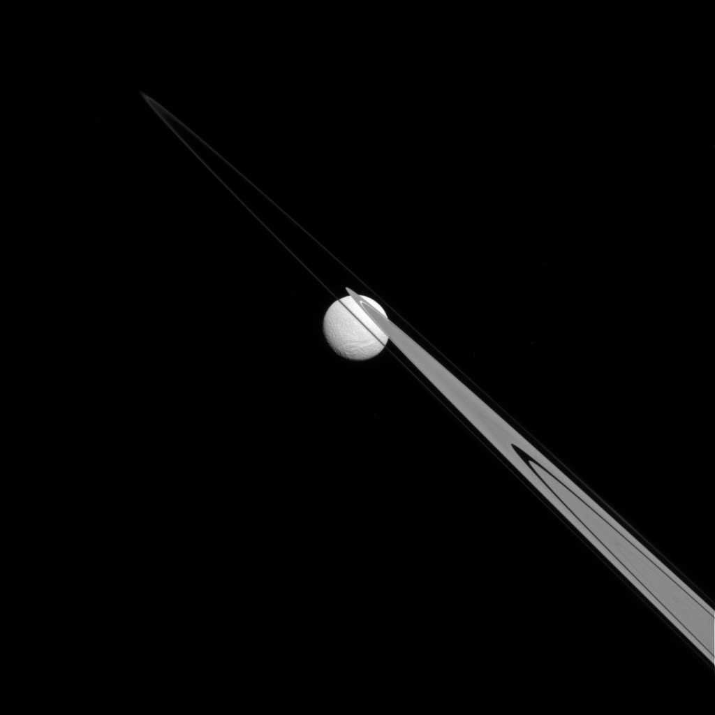 Tethys – μια εικόνα του γοητευτικού φεγγαριού του Κρόνου…