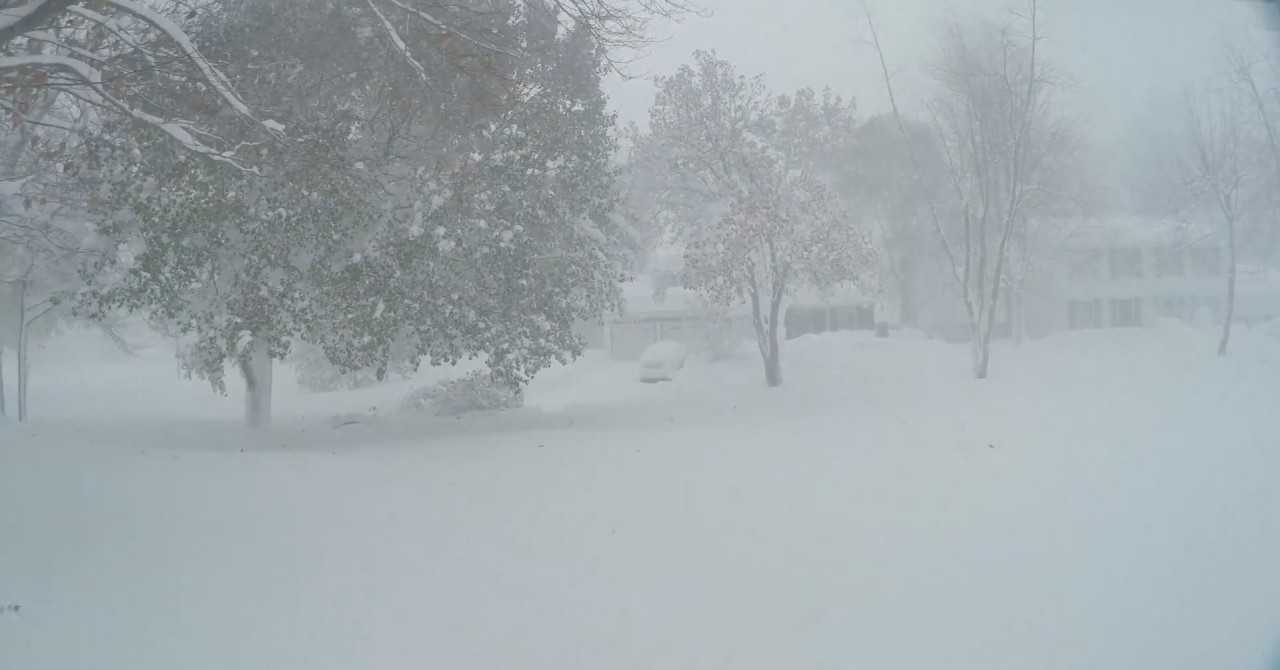 Ένα drone πετά μέσα το χίονι!