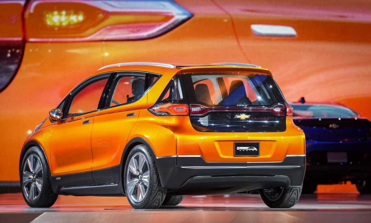 2015-Chevrolet-Bolt-EV-Concept 4