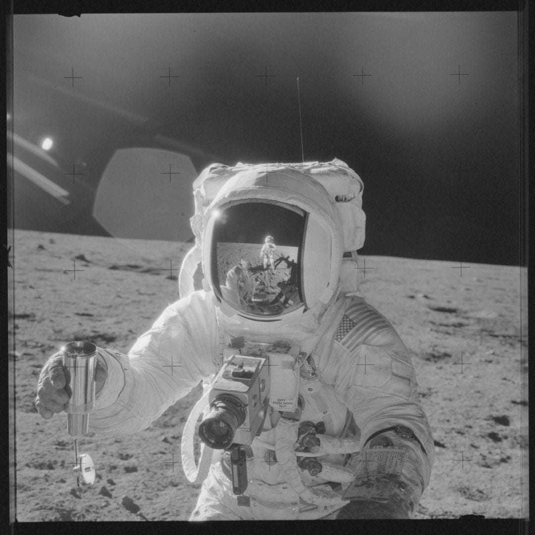 8,400 High-Res εικόνες από τις αποστολές Apollo στο Φεγγάρι…