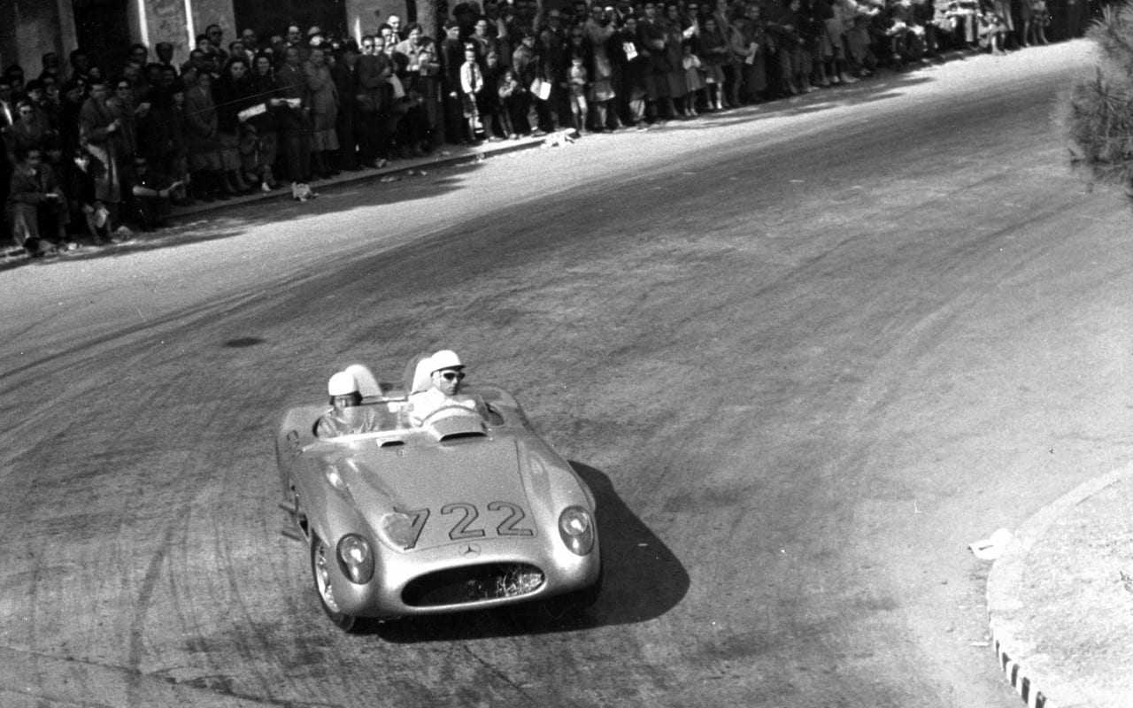 Sir Stirling Moss + Mercedes-Benz 300 SLR #722