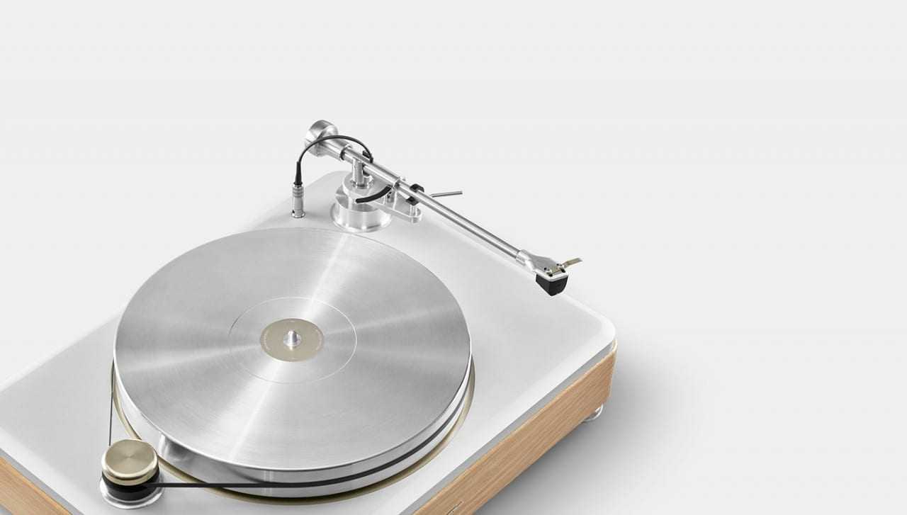 Shinola The Runwell Turntable